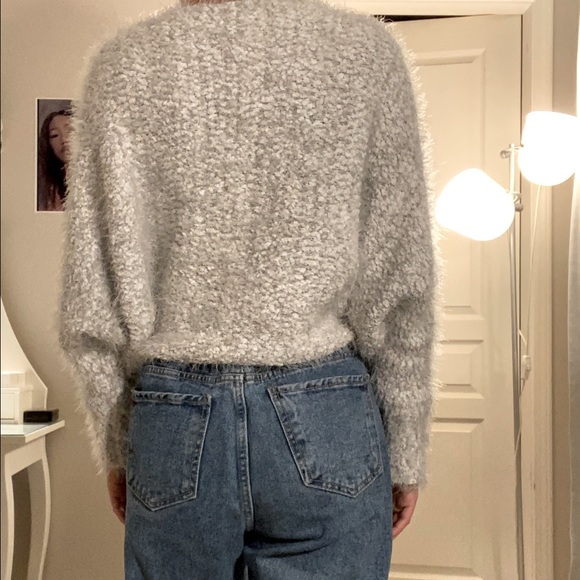 White-grey colored sweater (oversized sleeves) - Picture 4 of 7